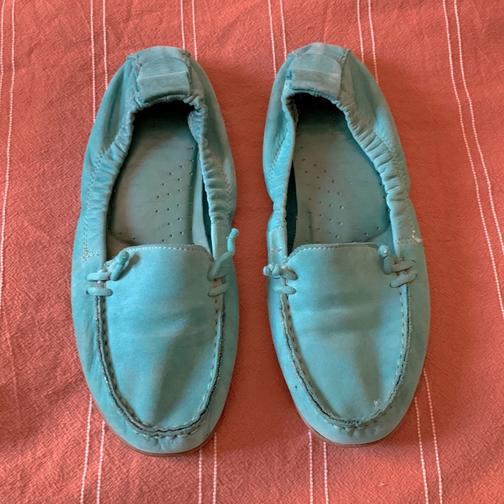 Hush Puppies turquoise suede loafer flats size 7.5